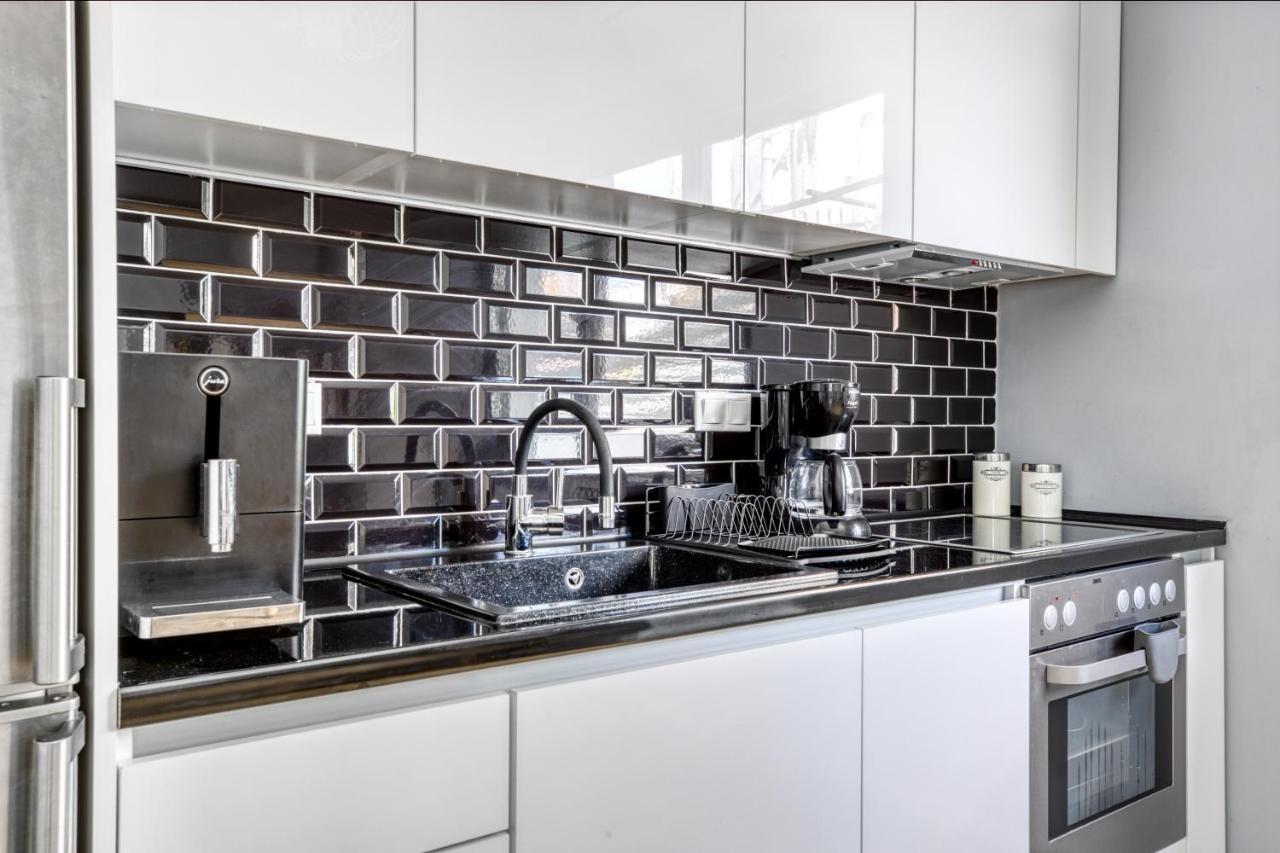 Spacious Flat With Courtyard And Private Parking! Athen Exterior foto